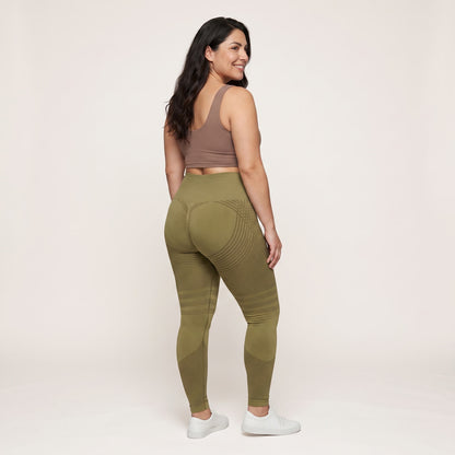 Calzas 3D Lissensa color Verde militar, vista trasera con el tejido 3D en relieve